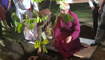 30/08 - Tree Planting - Archbishop of Canterbury